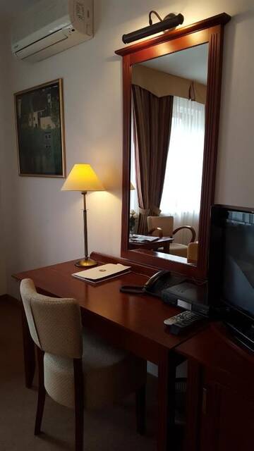 Фото номера Стандартный двухместный номер с 2 отдельными кроватями Отель Hotel Dworek*** г. Скерневице 2