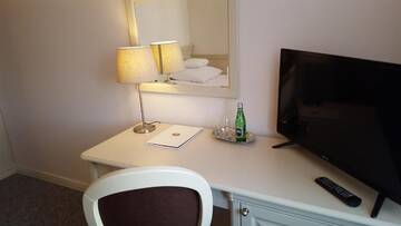 Фото номера Стандартный одноместный номер Отель Hotel Dworek*** г. Скерневице 4