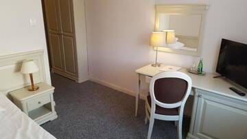 Фото номера Стандартный одноместный номер Отель Hotel Dworek*** г. Скерневице 7